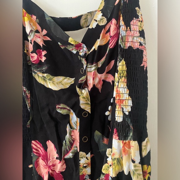 Forever 21 Floral Romper w Open Crisscross Back - 0X - Picture 3 of 7